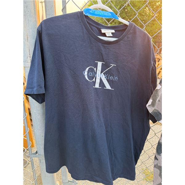 Calvin Klein T-shirt, size X