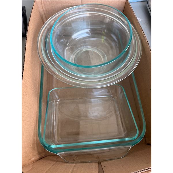 Pyrex bowls and baking dishes