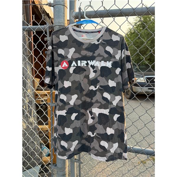Air walk T-shirt size large