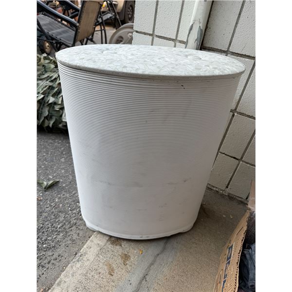 Laundry hamper