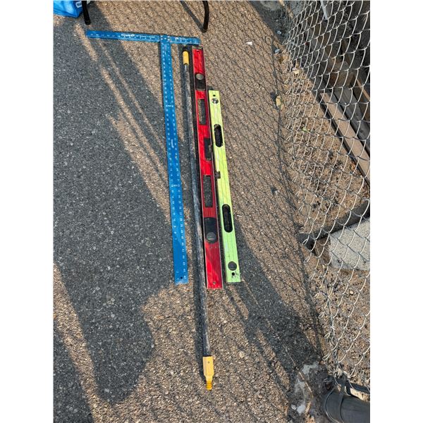 Levels and T square and pole