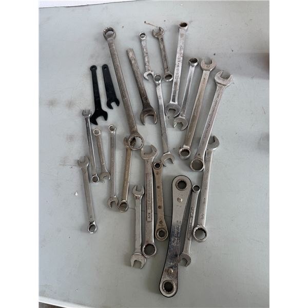 Assorted wrenches