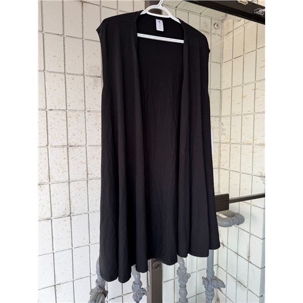 Sleeveless sweater size small/medium