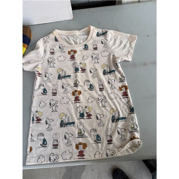 T-shirt size medium
