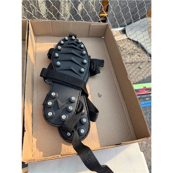 Medium shoe grips