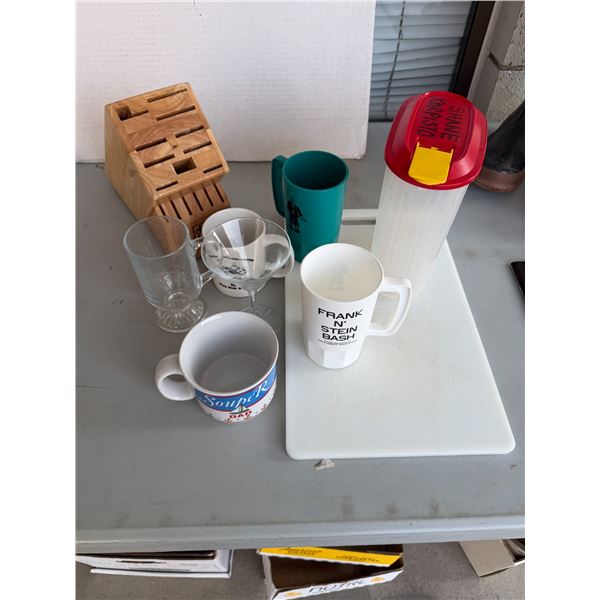 Assorted kitchen items