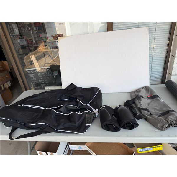 Sports bag and kneepads