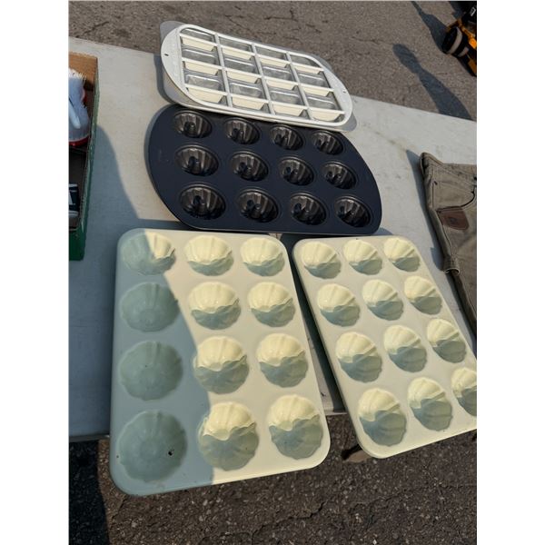 Baking pans
