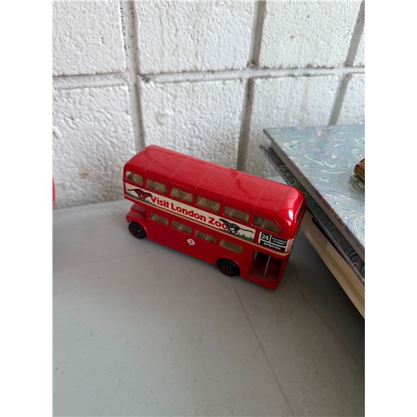 Visit London zoo diecast bus