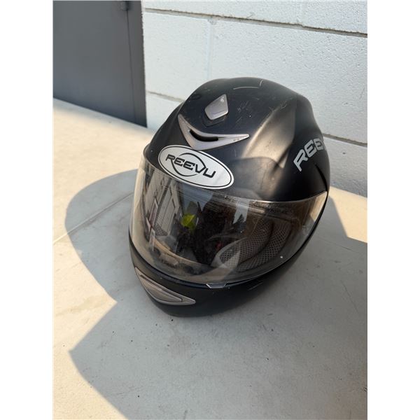 Reevu helmet