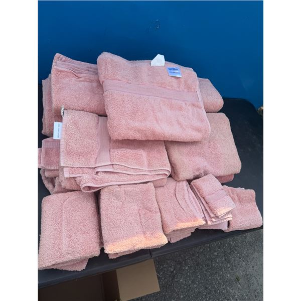 Assorted towels