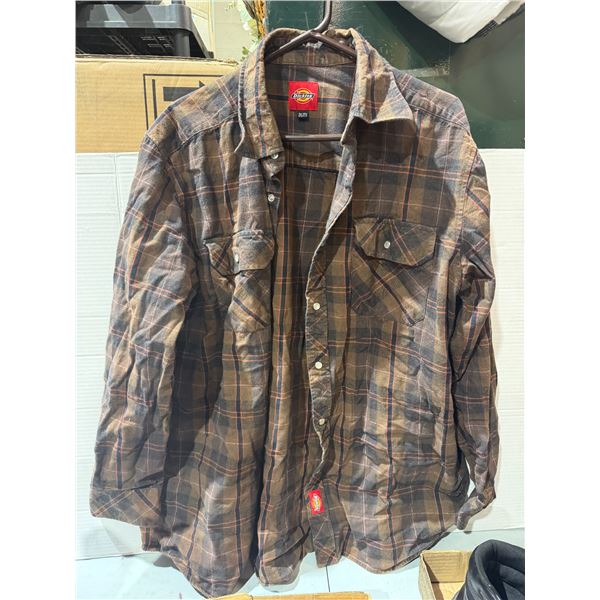Dickie shirt, size 2 XL