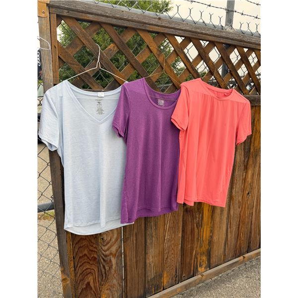 T-shirts size small