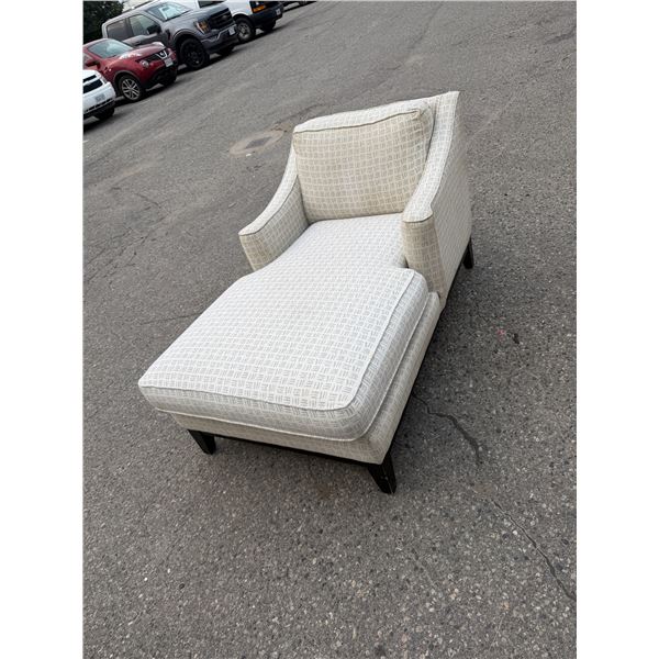 Chaise  lounge