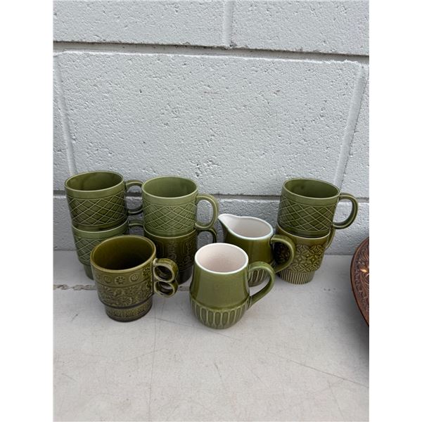 vintage mid-century modern stacking coffee mugs and a creamer jug made in Japan, featuring retro oli
