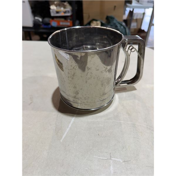 Flour sifter