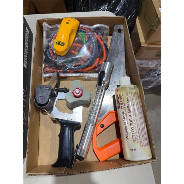 Tools flashlight bungee cords et