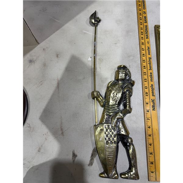 vintage brass-plated medieval knight wall hanging plaque features a full suit of armor, a tall halbe