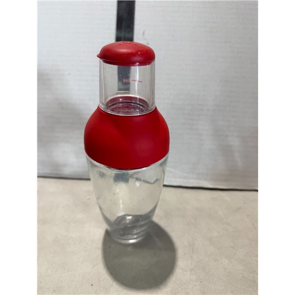 JOIE beverage shaker