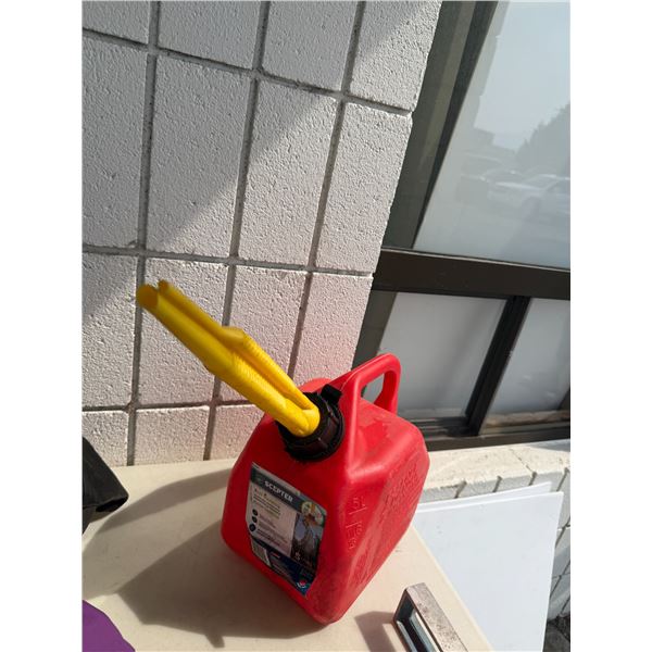 Venting fuel container