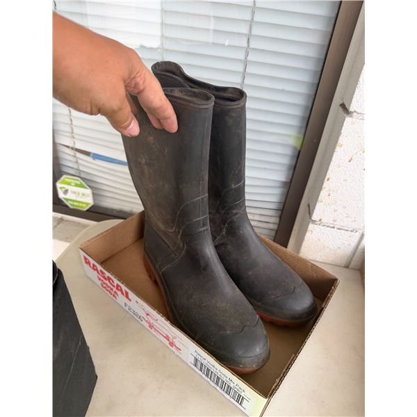 Rubber boots size 11