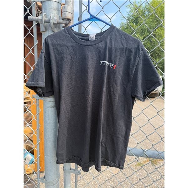T-shirt size large