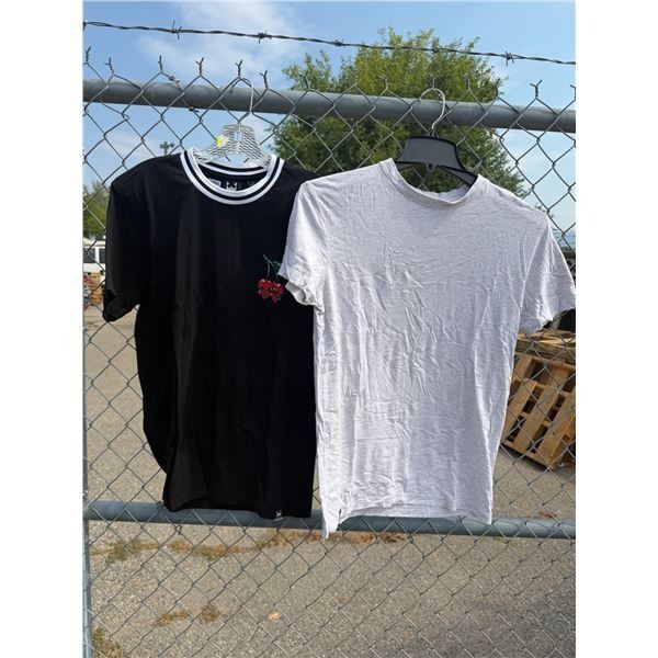 T-shirts size small