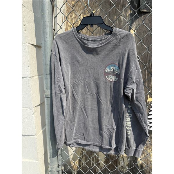 Banff, Canada shirt size large