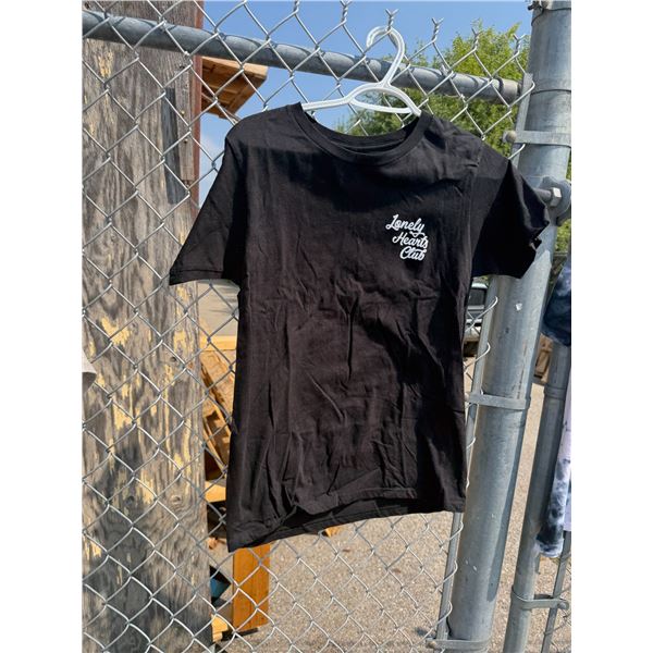 Lonley heart hearts, club T-shirt, size small