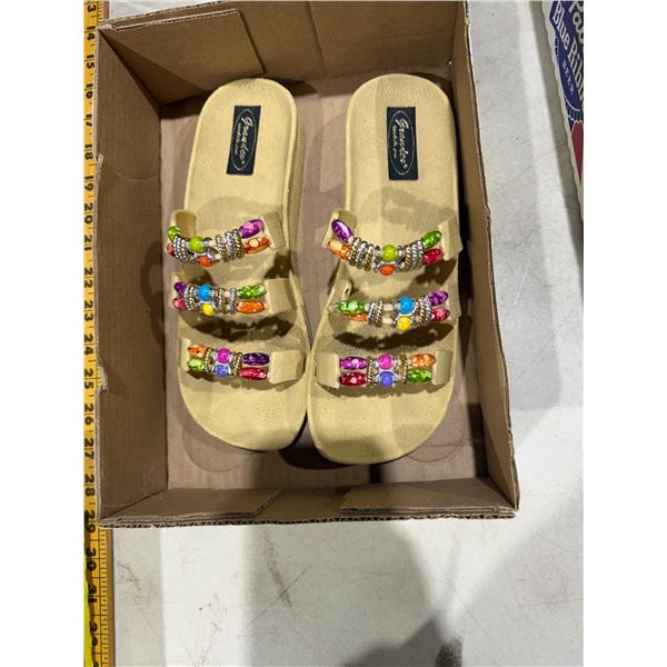 Sandals size 8