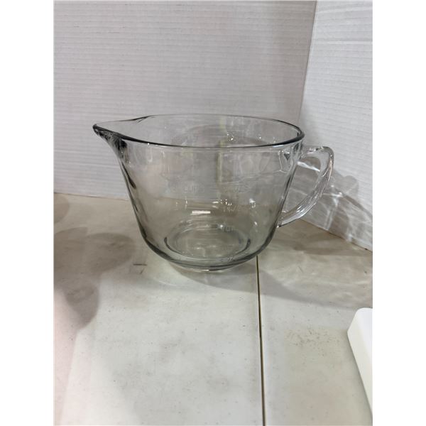 Anchor glass measuring cup