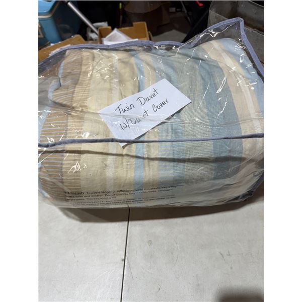 Twin duvet with duvet cover