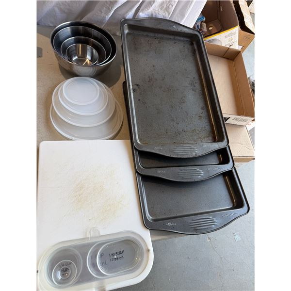 Baking pans, cutting board and lid bowls