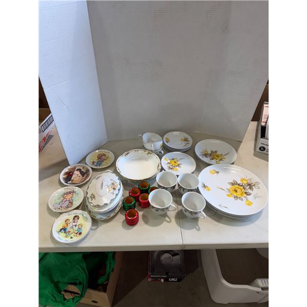 Dishes, napkin, holders, etc.