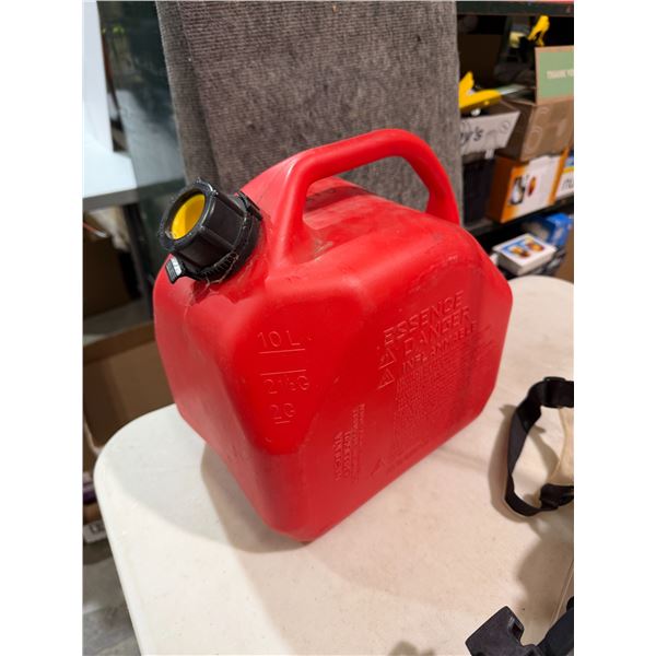 Fuel container