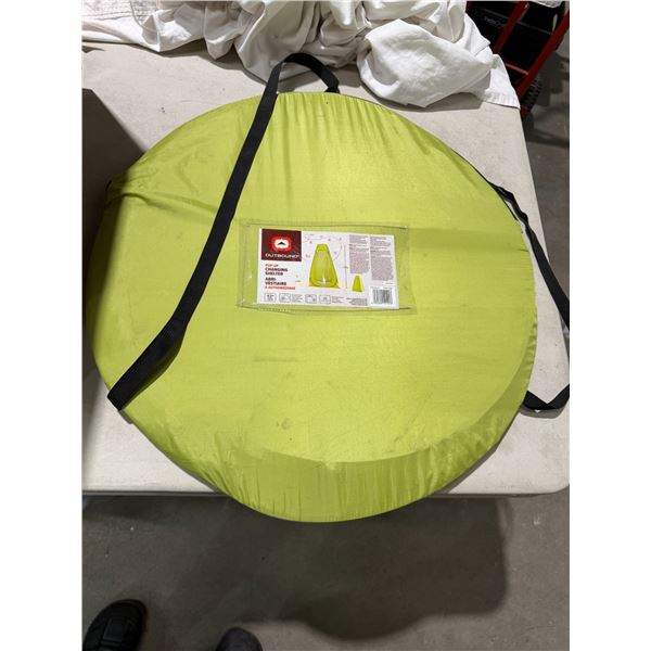 Outbound changing shelter, pop-up