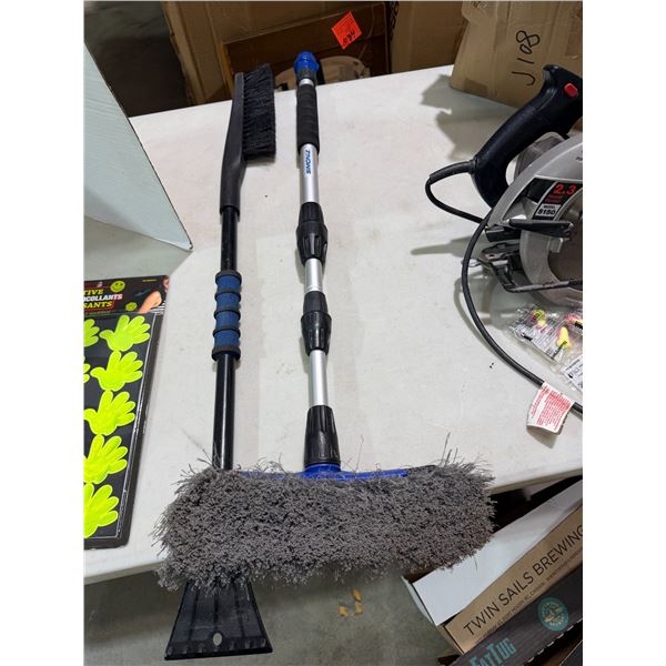 Snow and wash brushes