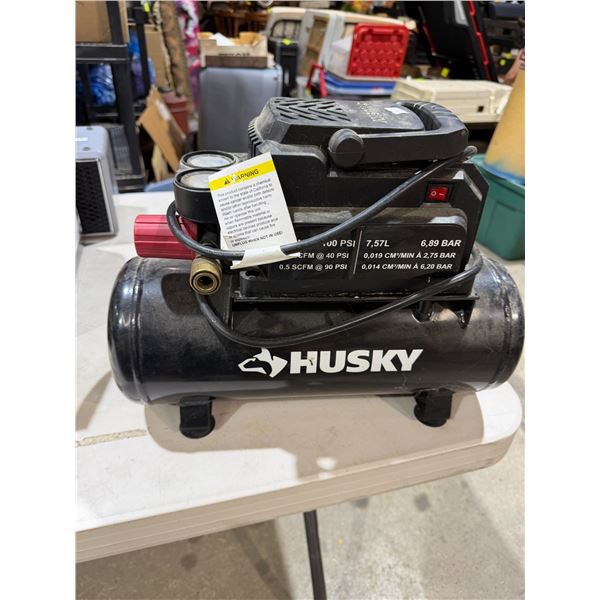 Husky 2GAL 100 psi Compresser
