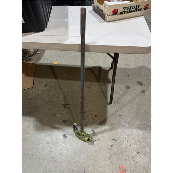 Pipe bender
