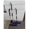 Image 1 : Snow brushes