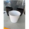 Image 1 : Planter pots