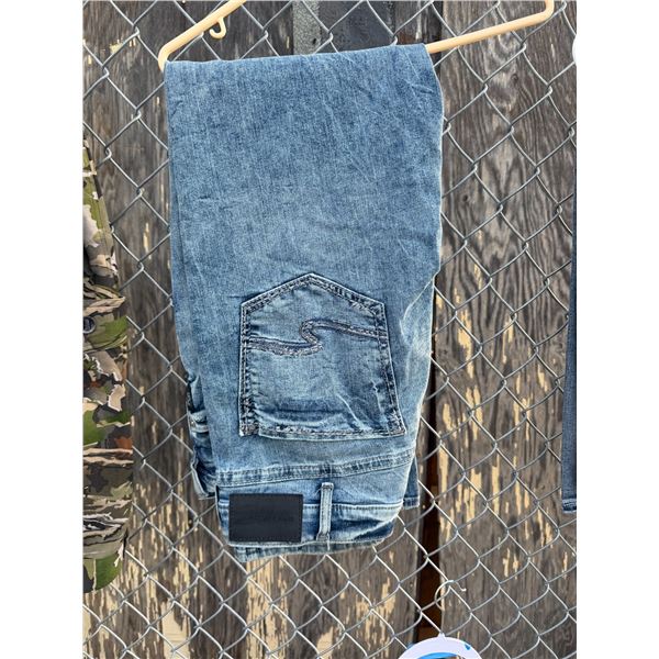 Jeans size 36 x 32 silver jeans company