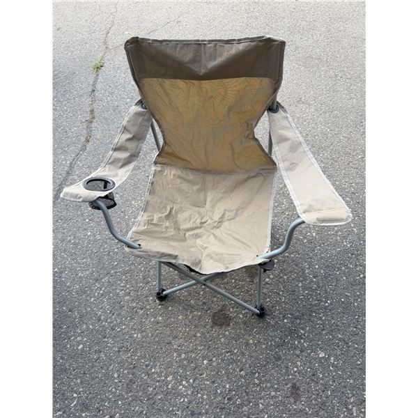 Folding camp chair