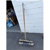 Image 1 : Brooms