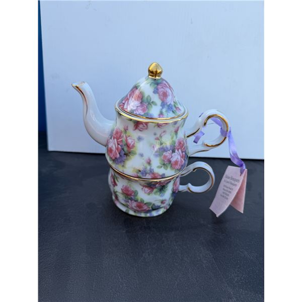 Teapot and tea mug