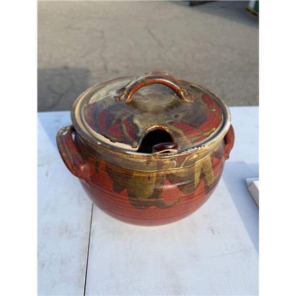 Pottery soup, tureen