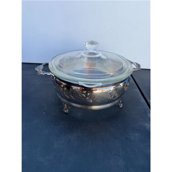vintage Pyrex clear glass lidded casserole dish features an ornate