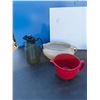 Image 1 : Kitchen items and decor