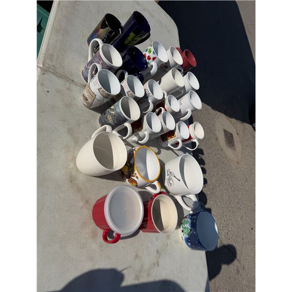 Mugs and soup bowls