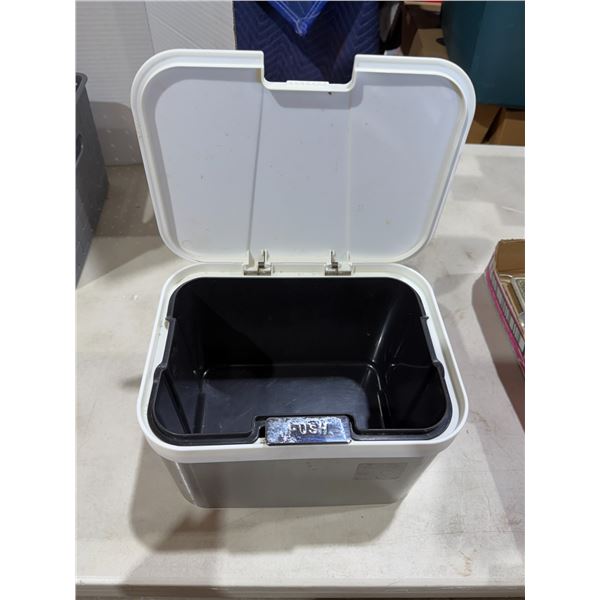 Counter compost item